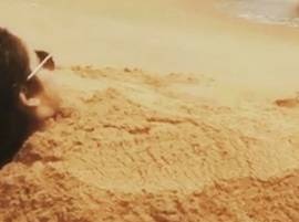 Rithvik Dhanjani buries 'treasure' Asha Negi in Sand! Rithvik Dhanjani buries 'treasure' Asha Negi in Sand!