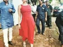 Mom-to-be Kareena Kapoor Khan goes on a date with hubby Saif Ali Khan and looks STUNNING!