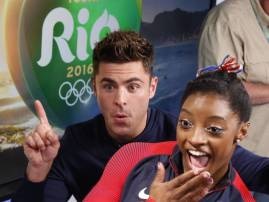 IN PICS: When Hollywood star Zac Efron kissed Rio Olympics' star gymnast Simone Biles! IN PICS: When Hollywood star Zac Efron kissed Rio Olympics' star gymnast Simone Biles!