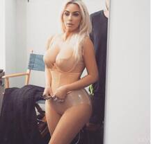 Kim Kardashian spotted without wedding ring in Mexico