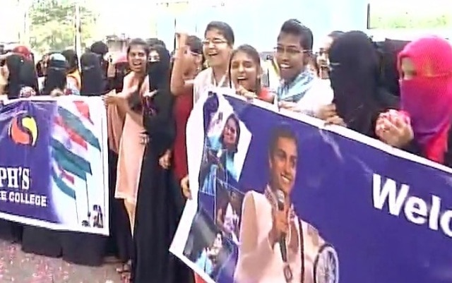Live: PV Sindhu, P Gopichand arrive in Hyderabad; recieve grand welcome