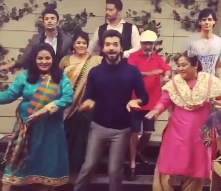 Have you seen Ssharad Malhotra's perfect dance move on 'Beat Pe Booty'? Watch now! Have you seen Ssharad Malhotra's perfect dance move on 'Beat Pe Booty'? Watch now!