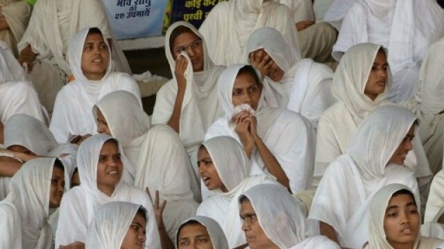 Jain temple in Ujjain restrains entry of girls wearing jeans, skirts Jain temple in Ujjain restrains entry of girls wearing jeans, skirts