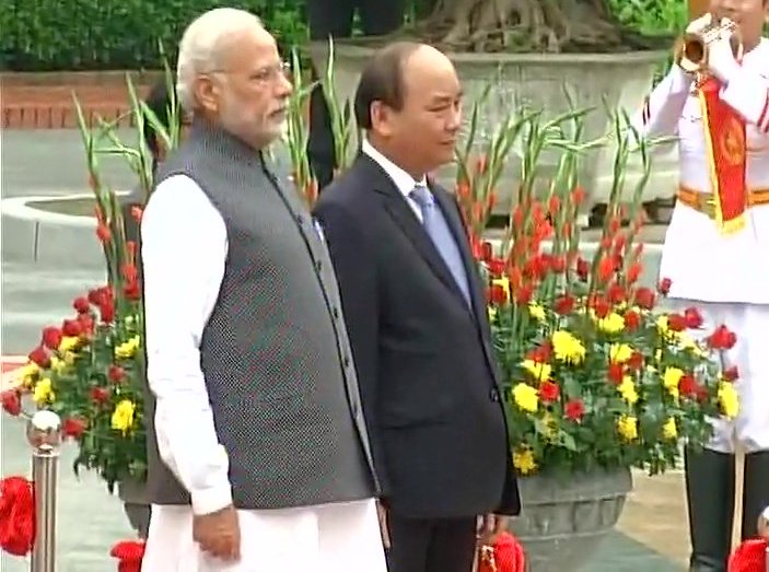Modi arrives in Vietnam, pays homage at Monument of National Heroes and Martyrs