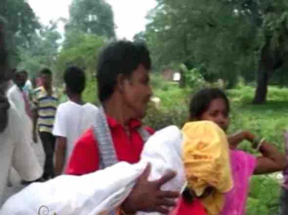 Odisha: Shocking apathy of ambulance driver, drops dead body of child patient on learning of his death