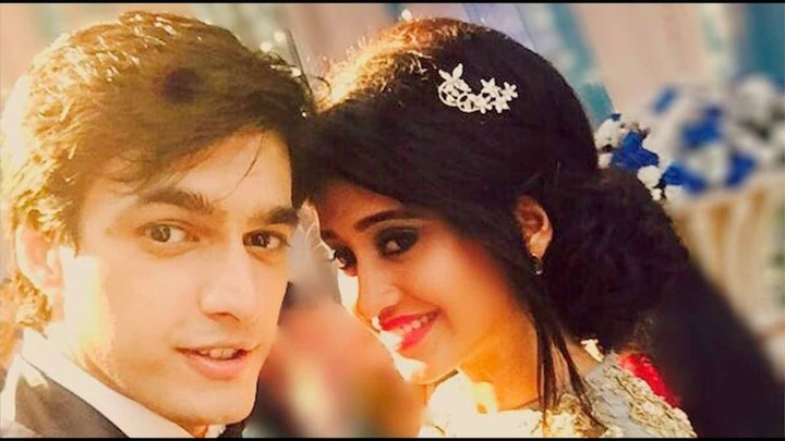 TV actress Shivangi Joshi locks herself with lover in vanity van behind her mother's back! TV actress Shivangi Joshi locks herself with lover in vanity van behind her mother's back!