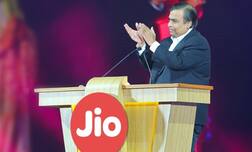 Reliance jio offers cashback up to Rs 2,599 on Rs 399 recharge