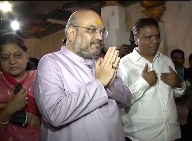 Amit Shah visits Mumbai Ganesh pandals; Opposition needles Sena-BJP Amit Shah visits Mumbai Ganesh pandals; Opposition needles Sena-BJP