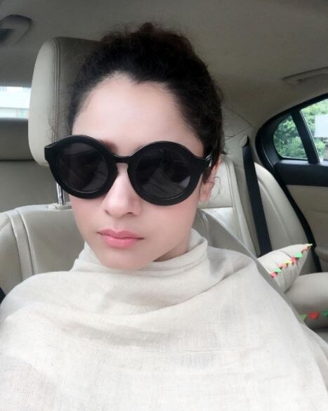 BIG TRAGEDY AVERTED:  Ankita Lokhande burns neck & hands as her bedroom catches fire