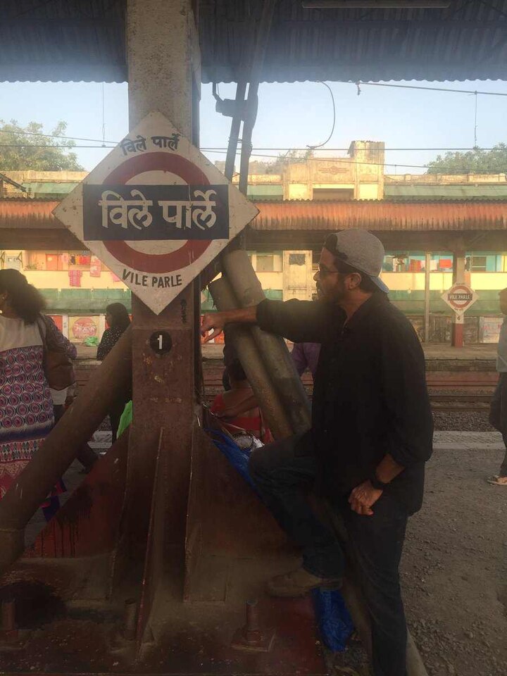 This Bollywood actor traveled in Mumbai local to avoid traffic during Ganpati celebrations This Bollywood actor traveled in Mumbai local to avoid traffic during Ganpati celebrations