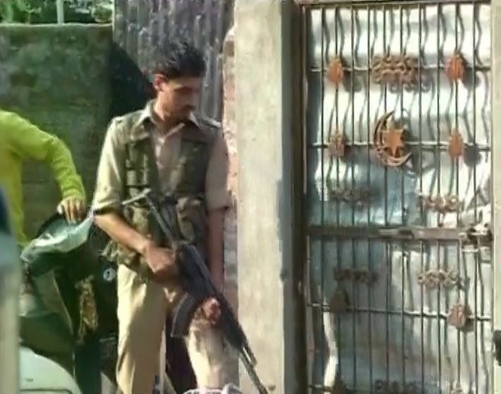 Policeman killed in Jammu and Kashmir's Poonch, gunfight underway Policeman killed in Jammu and Kashmir's Poonch, gunfight underway
