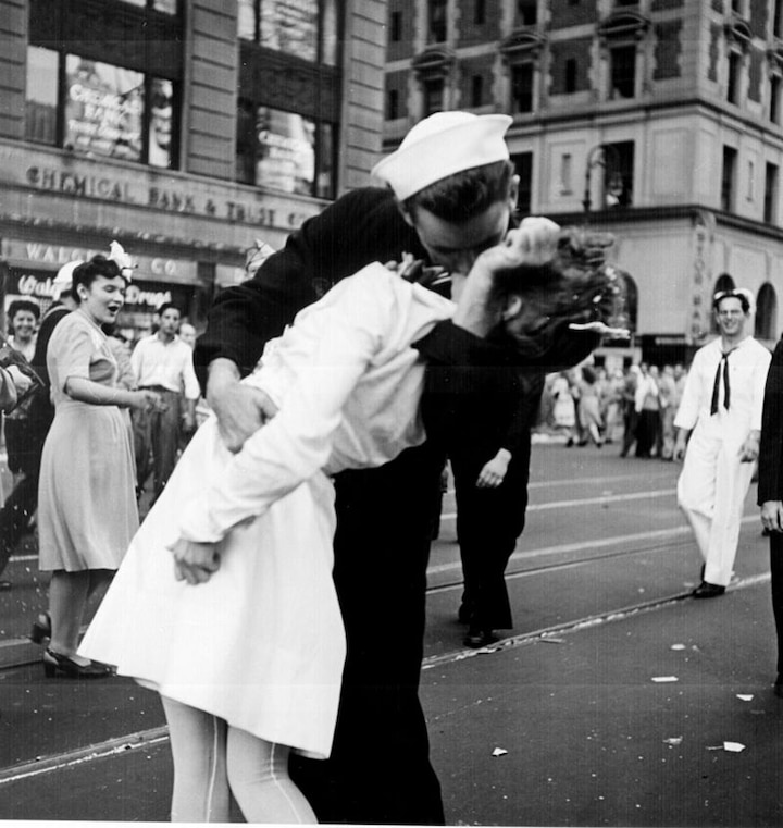 Nurse Kissed In Iconic World War II Photo In Times Square Dies Nurse Kissed In Iconic World War II Photo In Times Square Dies