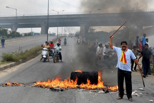 Cauvery issue: Kannadiga-owned hotel attacked in Chennai Cauvery issue: Kannadiga-owned hotel attacked in Chennai