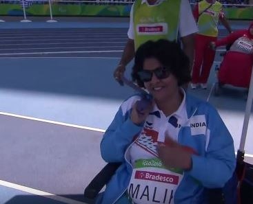 Deepa Malik becomes first Indian woman to win medal at Paralympics, bags silver in shotput Deepa Malik becomes first Indian woman to win medal at Paralympics, bags silver in shotput