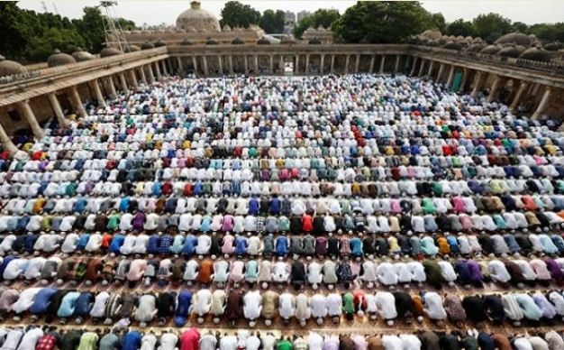 Eid to be celebrated on Saturday, tomorrow in Kerala Eid to be celebrated on Saturday, tomorrow in Kerala