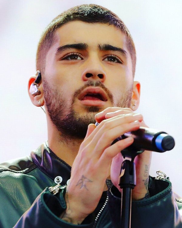 Zayn Malik surprised his Indian fans by posting a cover of ‘Teri Deewani’ Zayn Malik surprised his Indian fans by posting a cover of 'Teri Deewani'