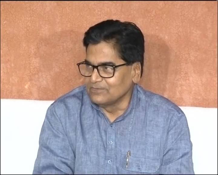 Mulayam my political guru but surrounded by 'evil forces': Ram Gopal Yadav Mulayam my political guru but surrounded by 'evil forces': Ram Gopal Yadav