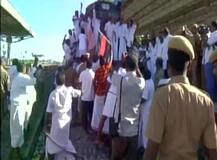 Cauvery water war: Shutdown in Tamil Nadu evokes mixed response