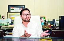 Son leads, Lalu blinks