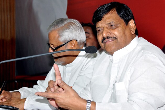 Shivpal attacks Akhilesh, defends Amar Singh Shivpal attacks Akhilesh, defends Amar Singh