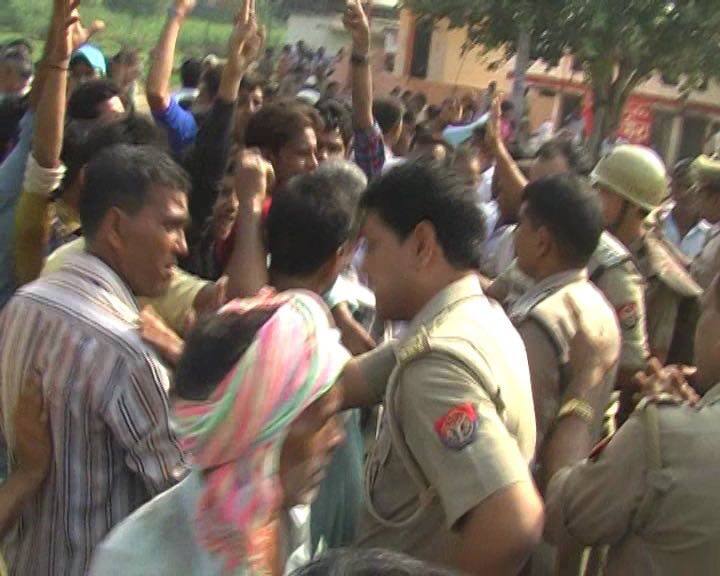 Four killed in communal clash in UP's Bijnor Four killed in communal clash in UP's Bijnor