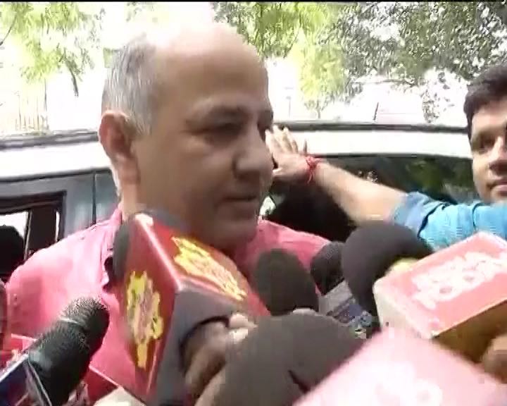 Ink attack on Manish Sisodia outside LG office