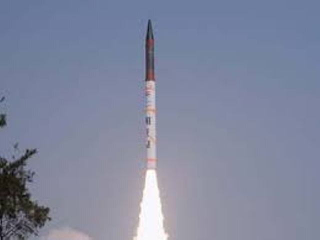 India sucessfully test fires long range surface-to-air missile India sucessfully test fires long range surface-to-air missile