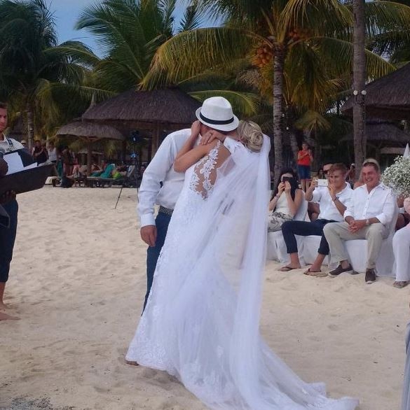 Quinton de Kock Marries Girlfriend Sasha Hurly In Mauritius Quinton de Kock Marries Girlfriend Sasha Hurly In Mauritius