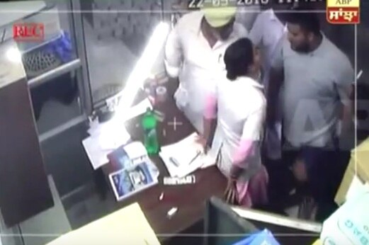 SHAMEFUL: Watch Akali sarpanch's husband, son slap a pregnant nurse SHAMEFUL: Watch Akali sarpanch's husband, son slap a pregnant nurse