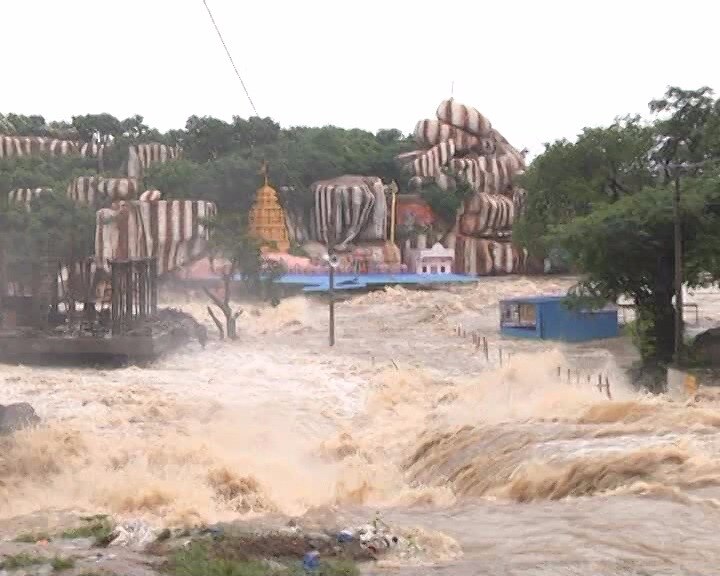 Rain havoc in Telangana; death toll rises to 8 in Medak Rain havoc in Telangana; death toll rises to 8 in Medak