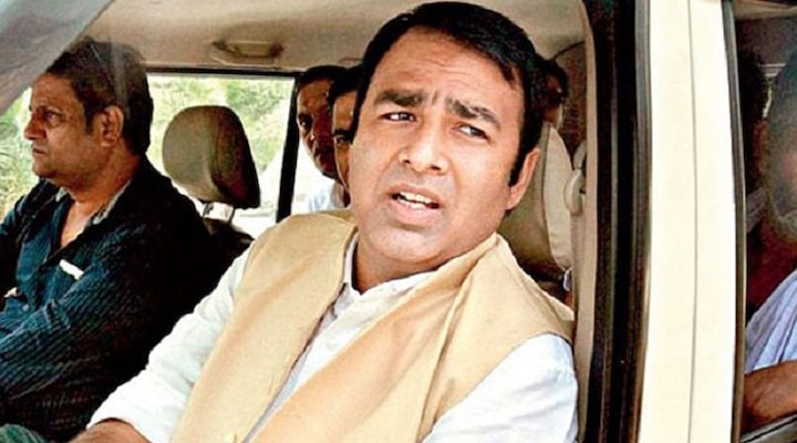 BJP MLA Sangeet Som says Pak artistes should be 'beaten with shoes' BJP MLA Sangeet Som says Pak artistes should be 'beaten with shoes'