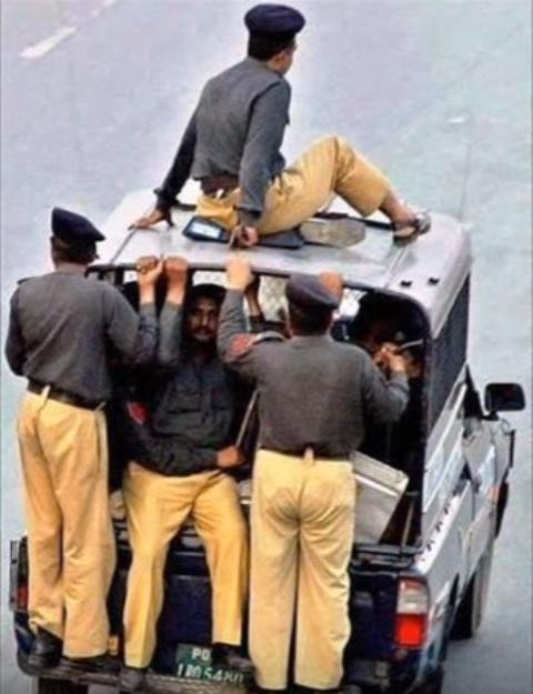 FUNNY: This Happens Only In Pakistan FUNNY: This Happens Only In Pakistan