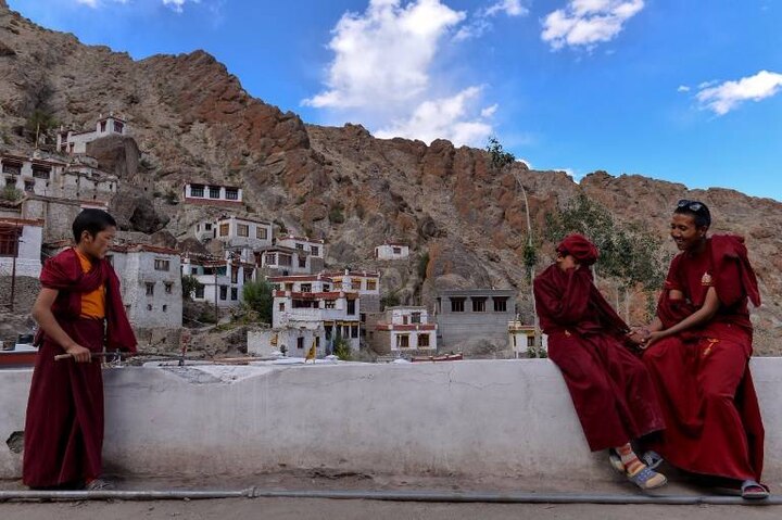 Ladakh wants to separate from J&K, be treated as UT Ladakh wants to separate from J&K, be treated as UT