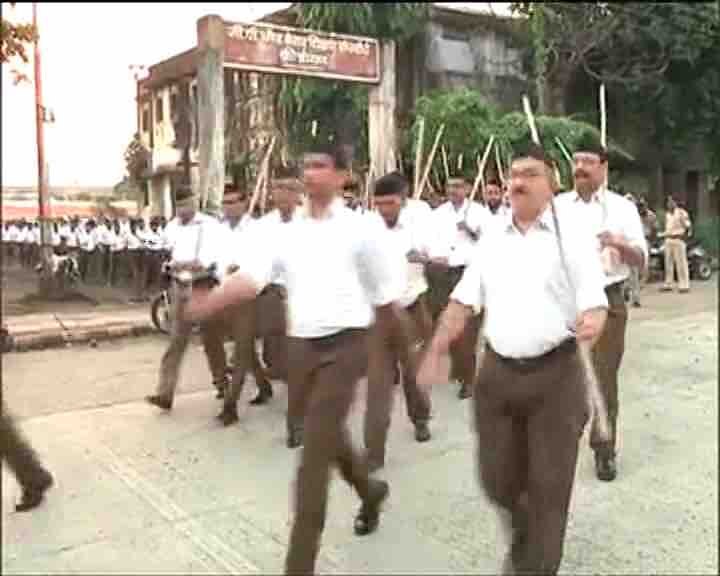 Vijayadashami: RSS Chief Mohan Bhagwat takes part in route march, rally shows new look of cadres Vijayadashami: RSS Chief Mohan Bhagwat takes part in route march, rally shows new look of cadres