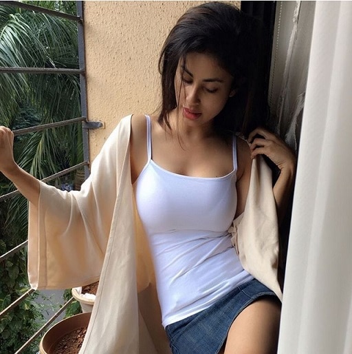 Mouni Roy Shares SUPER HOT Picture On Instagram Mouni Roy Shares SUPER HOT Picture On Instagram