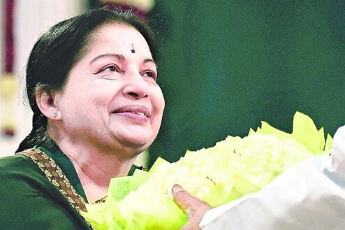 Jayalalithaa's health: Tamil Nadu CM on life support, AIADMK flag back to full-mast Jayalalithaa's health: Tamil Nadu CM on life support, AIADMK flag back to full-mast