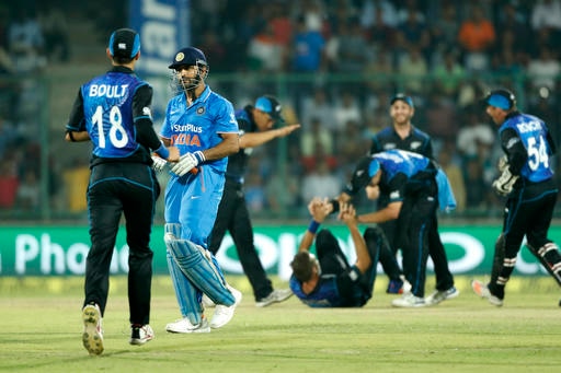 2nd ODI: MS Dhoni flops as India lose to New Zealand by six runs 2nd ODI: MS Dhoni flops as India lose to New Zealand by six runs