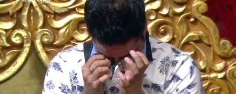 Karan Mehra Gets EMOTIONAL And CRIES In Bigg Boss 10 Karan Mehra Gets EMOTIONAL And CRIES In Bigg Boss 10