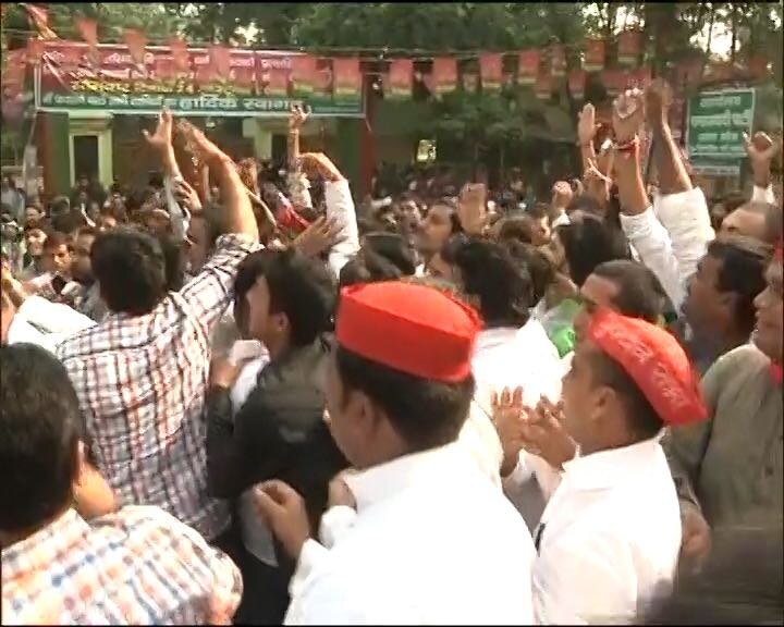 LUCKNOW: Mulayam Singh calls meeting, big decisions expected LUCKNOW: Mulayam Singh calls meeting, big decisions expected