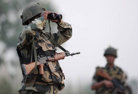 Pakistan again violates ceasefire along LoC in Poonch Pakistan again violates ceasefire along LoC in Poonch