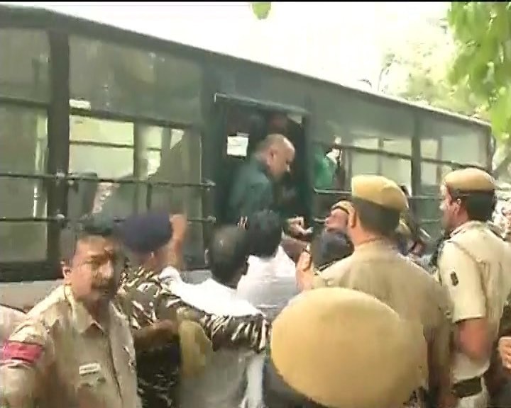 OROP row escalates: Delhi Dy CM Manish Sisodia detained, Kejriwal slams PM OROP row escalates: Delhi Dy CM Manish Sisodia detained, Kejriwal slams PM