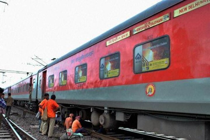 Passengers robbed in Bengaluru-Delhi Rajdhani Express Passengers robbed in Bengaluru-Delhi Rajdhani Express