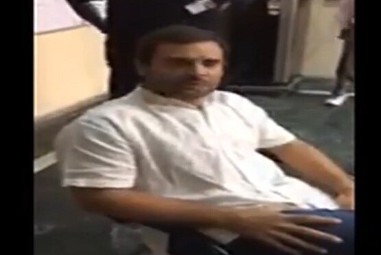 OROP: Security personnel stopped Rahul Gandhi from entering RML Hospital to meet family of ex-serviceman OROP: Security personnel stopped Rahul Gandhi from entering RML Hospital to meet family of ex-serviceman OROP: Security personnel stopped Rahul Gandhi from entering RML Hospital to meet family of ex-serviceman