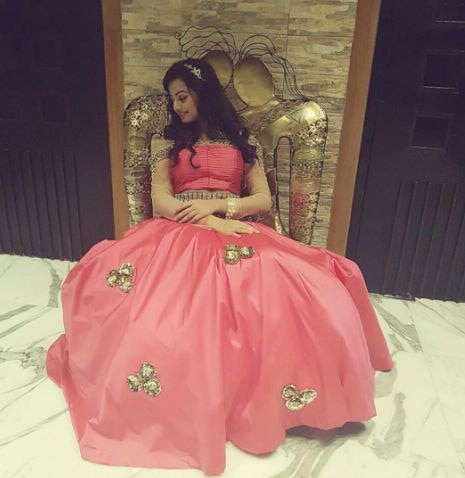 Helly Shah Instagram – 💚 Outfit by @the_adhya_designer 💋 | Gethu Cinema
