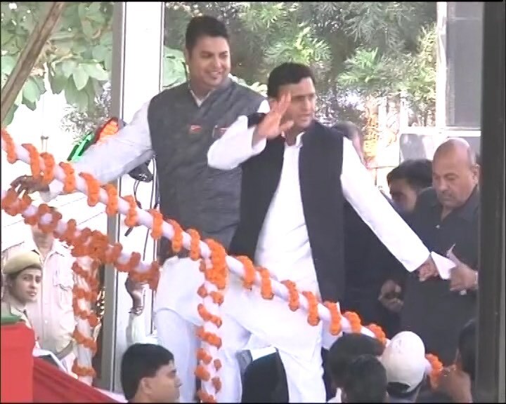 Uttar Pradesh: Akhilesh Yadav's Rath Yatra today, Shivpal likely to skip Uttar Pradesh: Akhilesh Yadav's Rath Yatra today, Shivpal likely to skip