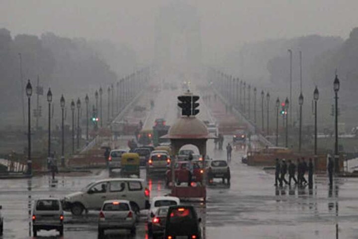 Even 3 days after Diwali, national capital resembles a ‘gas chamber’ Even 3 days after Diwali, national capital resembles a ‘gas chamber’