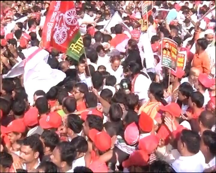 Mulayam, Shivpal send SP unity message at Akhilesh rath yatra Mulayam, Shivpal send SP unity message at Akhilesh rath yatra