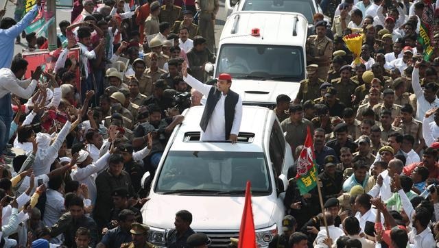 Akhilesh Yadav's Rath Yatra: Samajwadi Party supremo Mulayam Singh, Shivpal Yadav send unity message Akhilesh Yadav's Rath Yatra: Samajwadi Party supremo Mulayam Singh, Shivpal Yadav send unity message