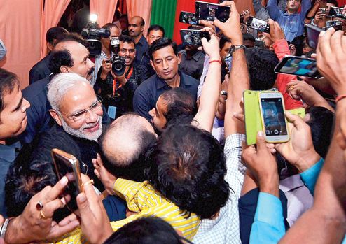 Desirable and approved: Selfie adulation