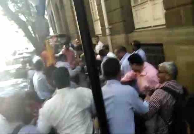 Photographers beaten up by Cyrus Mistry's security staff outside Bombay House Photographers beaten up by Cyrus Mistry's security staff outside Bombay House